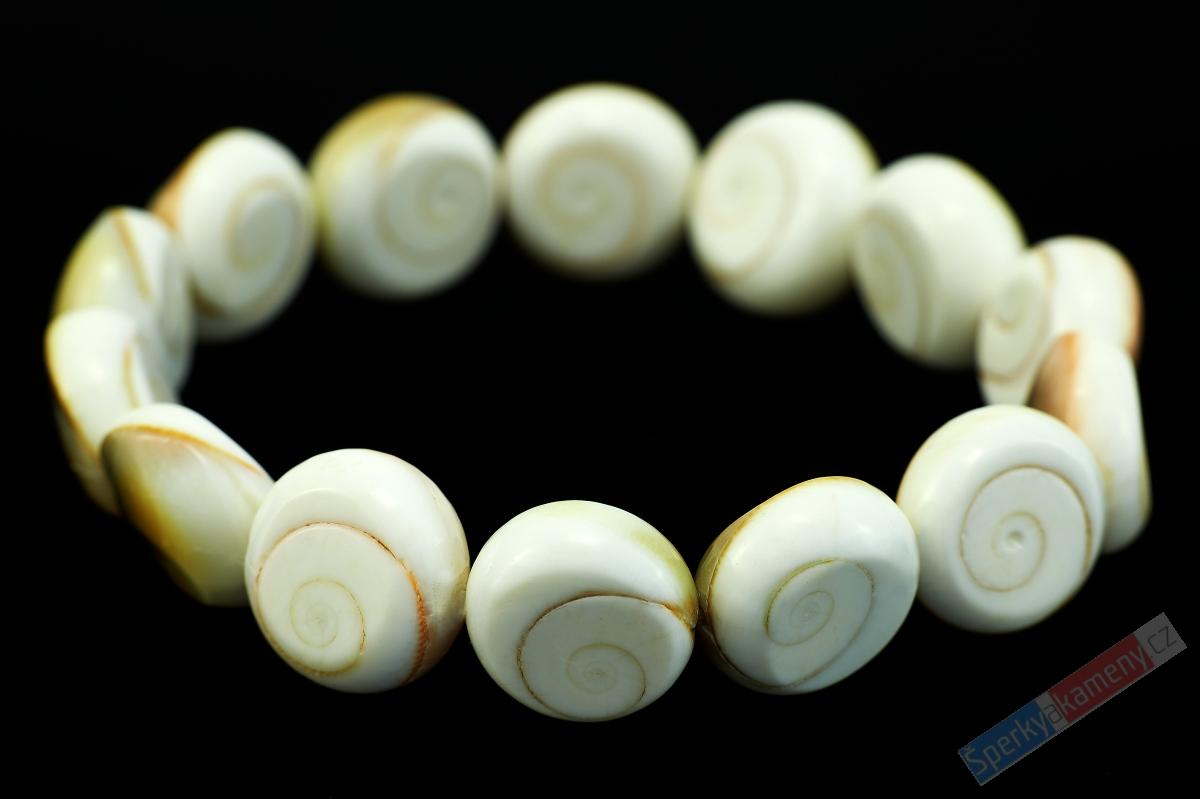 Náramek ze Shiva mušle, ploché korálky o průměru cca 15 mm (SH170NS)