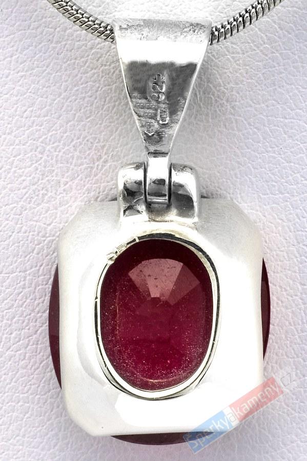 Stříbrný přívěšek (Ag 925/1000) s broušeným rubínem QAA, ovál cca 20 x 16 mm (RU1815P)
