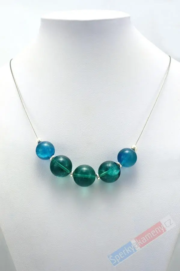 Originální náhrdelník na lanku z modrého až modrozeleného fluoritu QA, kuličky cca 14 a 15 mm, stříbro Ag 925/1000, délka cca 60 cm, VZÁCNÝ (FLM6050S)