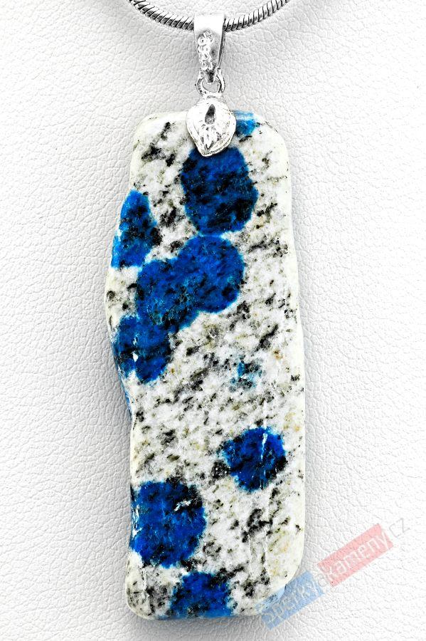 Unisex přívěšek z azuritu v granitu K2, QA, cca 45 x 17 mm, stříbro Ag 925/1000, RARITA (K2243P)