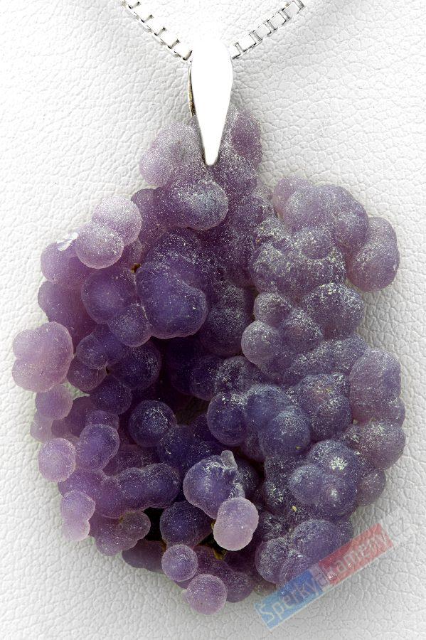 Přívěšek (rhodiované stříbro Ag 925/1000) z grape chalcedonu QA, cca 35 x 28 mm, RARITA (CHG6490P)