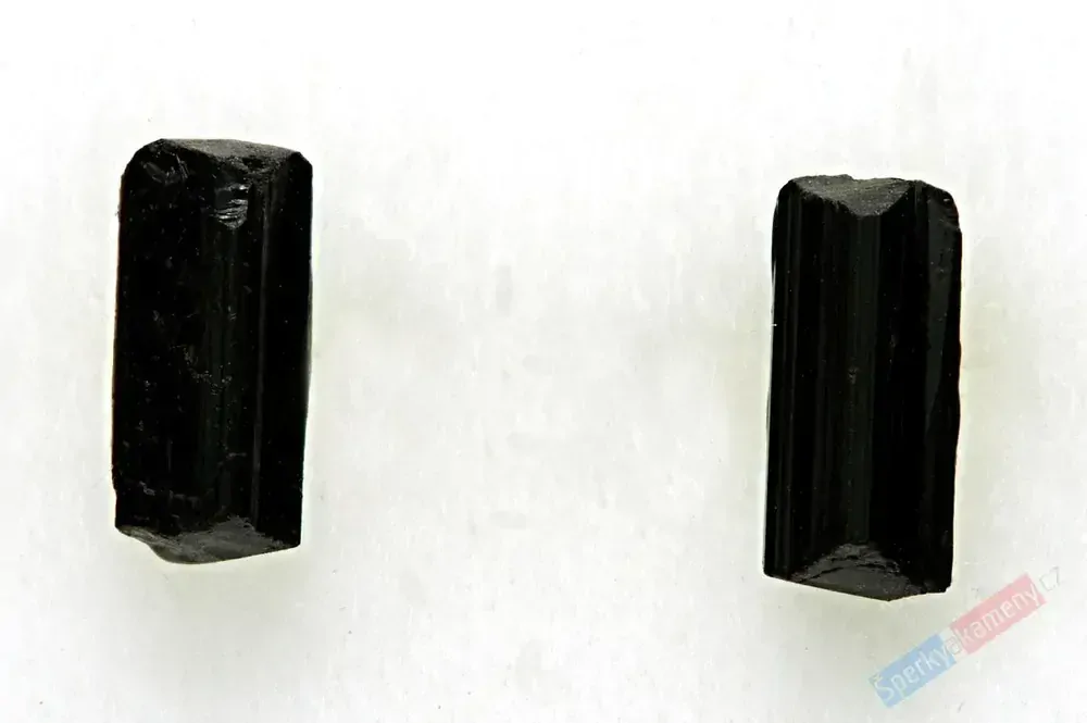 Náušnice z turmalínu skorylu, puzetky cca 6 X 5mm (TU150U)