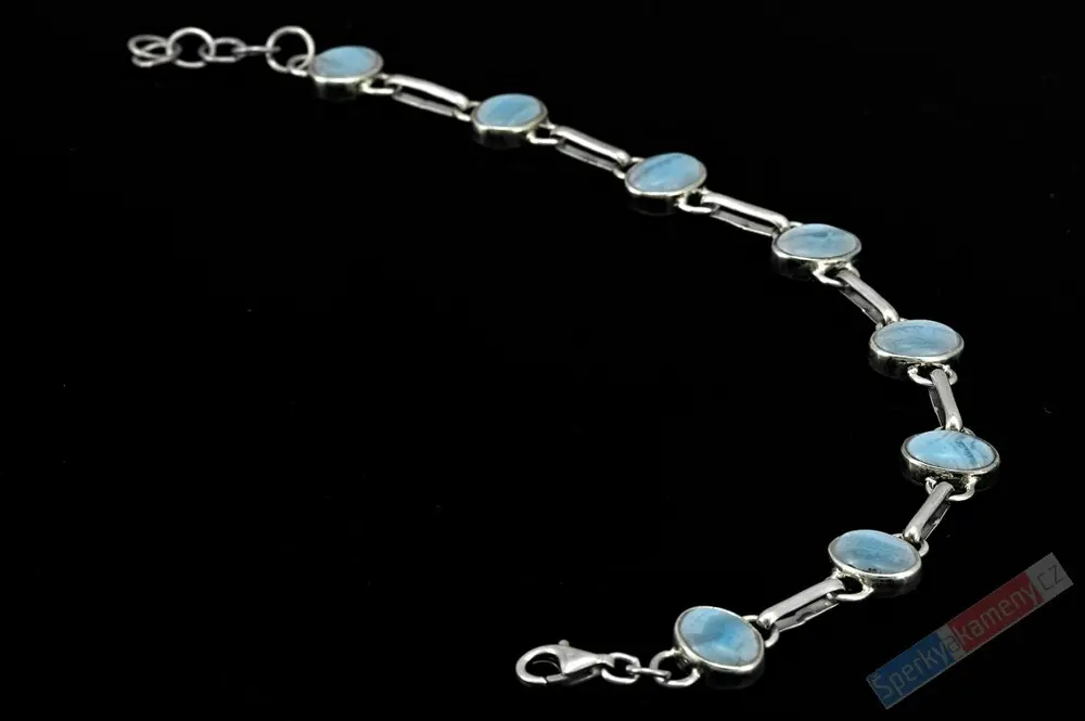 Originální stříbrný náramek (Ag 925/1000) s modrým chalcedonem QA, osm oválků o vel. cca 10 mm, "něha kvítků podléšek"  (CHA1150NS) 