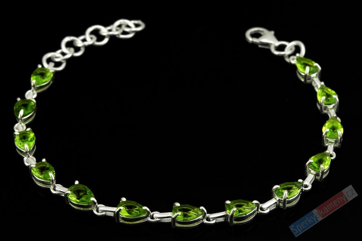 Originální stříbrný náramek (Ag 925/1000) s broušeným olivínem QA, 13 kamenů o velikosti cca 5,5 x 8 mm (OL6810NS)