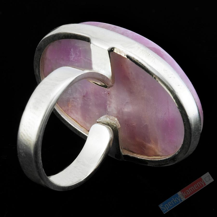Velký stříbrný prsten (Ag 925/1000) s kunzitem QAA, vel. kamene cca 33 x 23 mm, RARITA (KT1883R)