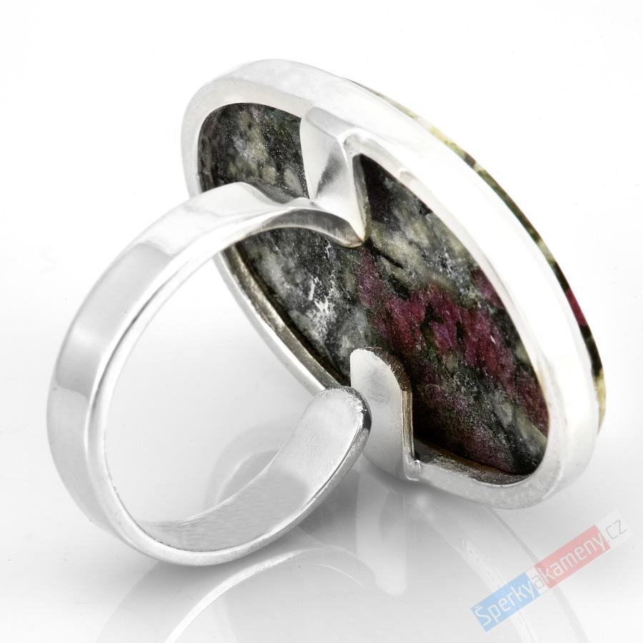 Velký stříbrný prsten (Ag 925/1000) s eudialitem QAA, vel. kamene cca 33 x 24 mm, RARITA (ED1210R)