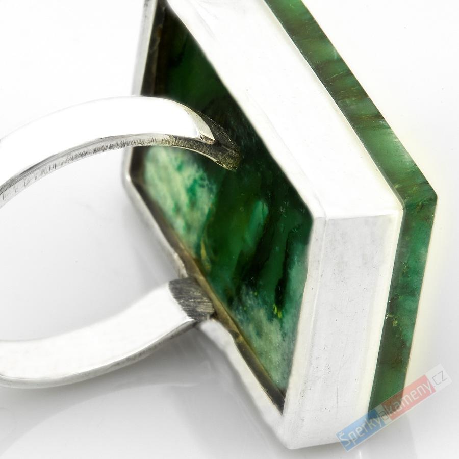 Velký unisex stříbrný prsten (Ag 925/1000) s nefritem QAA, vel. kamene cca 26 x 17 mm (NE1513R)
