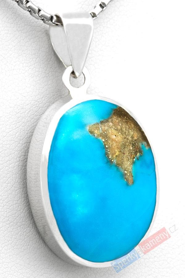 Stříbrný přívěsek (Ag 925/1000) s íránským tyrkysem prorostlým chalkopyritem QAA, ovál cca 28 x 21 mm, nádherná barva, RARITA (TYS1393P)