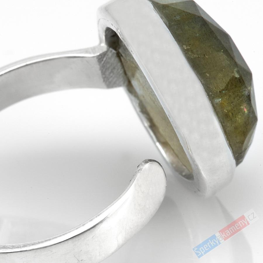 Stříbrný prsten (Ag 925/1000) s broušeným labradoritem QAA, vel. kamene cca 20 x 17 mm (LB6655R)