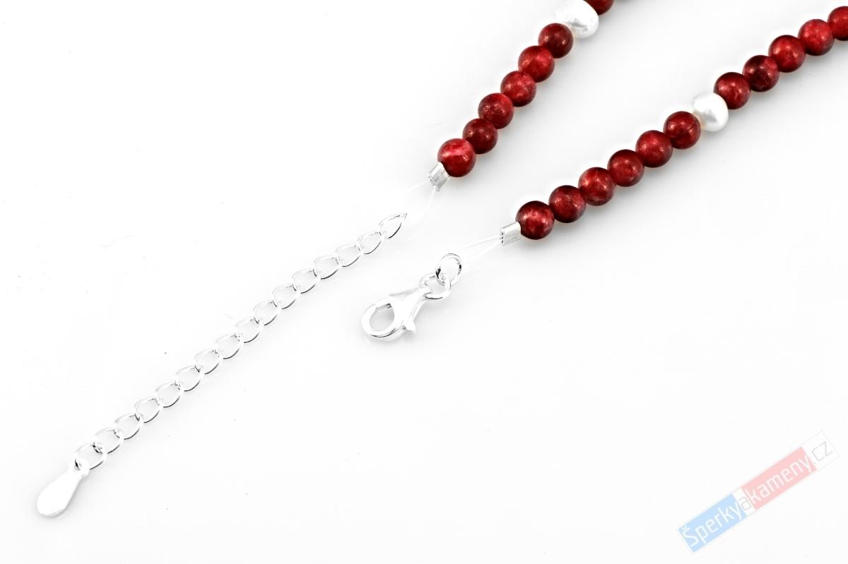 Originální náhrdelník v boho stylu z thulitu a bílých perel s přívěskem QAA, stříbro Ag 925/1000, "Země královny Maud II", RARITA (THL1513S)