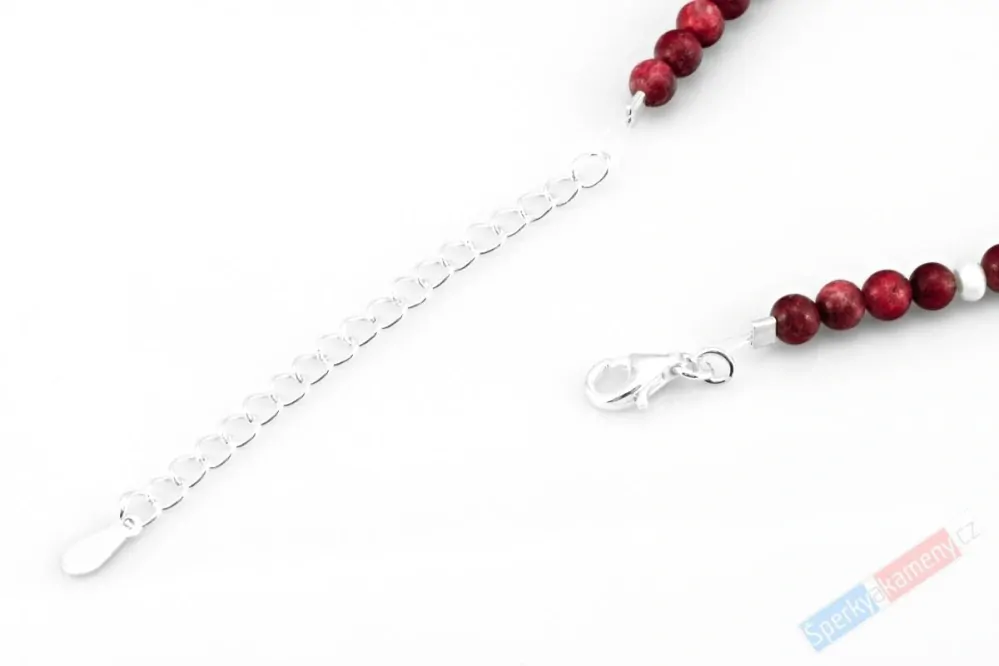 Originální náhrdelník v boho stylu z thulitu a bílých říčních perel s přívěskem QAA, stříbro Ag 925/1000, "země královny Maud V", RARITA (THL1333S)