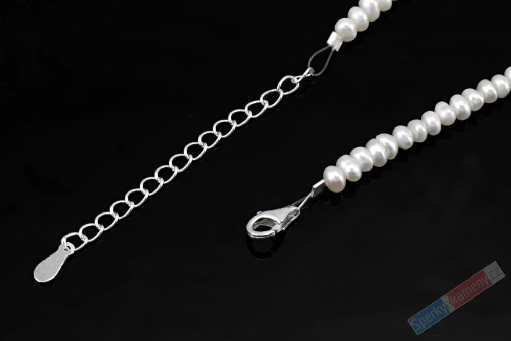 Minimalistický náhrdelník v boho stylu z bílých říčních perel s přívěskem z peruánského modrého opálu QA (RARITA), stříbro Ag 925/1000, "princezna z rodu Inků" (OPE7865S)