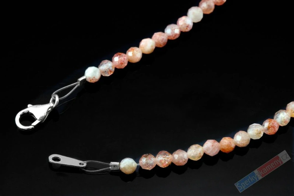 Originální náhrdelník v boho stylu z broušeného slunečního kamene s přívěskem ze skolecitu QAA, stříbro Ag 925/1000, "andělská křídla s paprsky slunce", RARITA (SSC7562S)