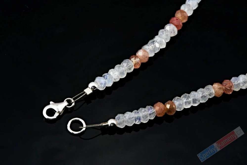 Originální náhrdelník v boho stylu z broušeného bílého měsíčního kamene QA a broušeného slunečního kamene QA s přívěskem, stříbro Ag 925/1000, "šperk pro princeznu Večernici" (MES1452S)