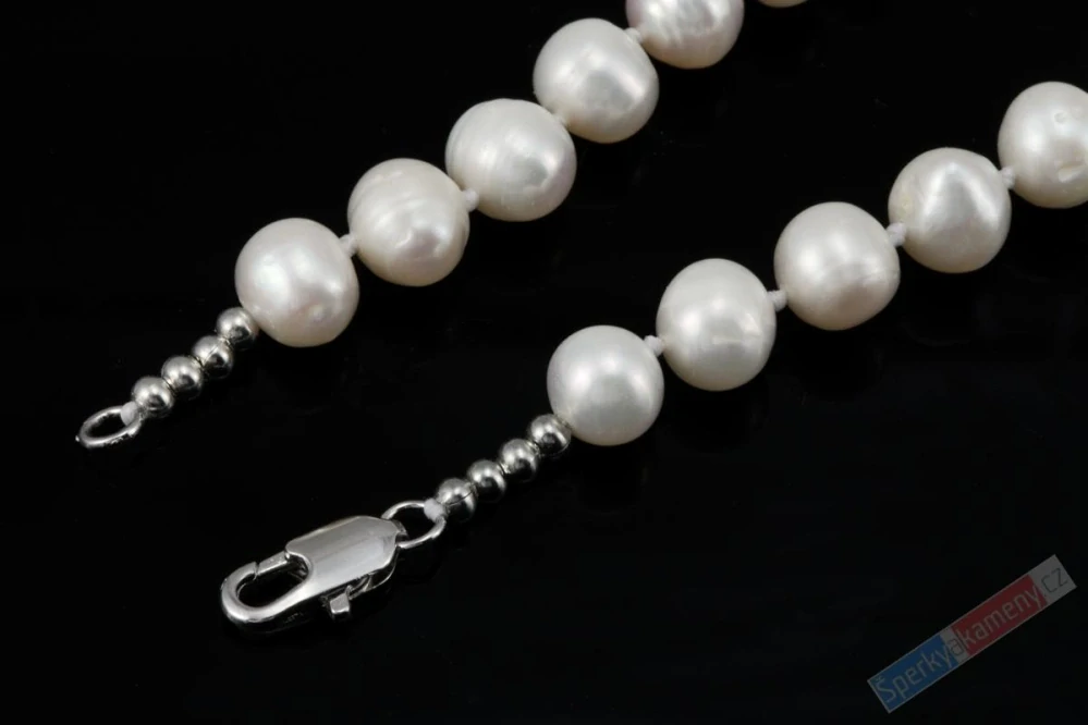 Náhrdelník z bílých sladkovodních perel, provazovaný, vel. perel cca 8 až 9 mm, délka náhrdelníku cca 50 cm (PB3872S)