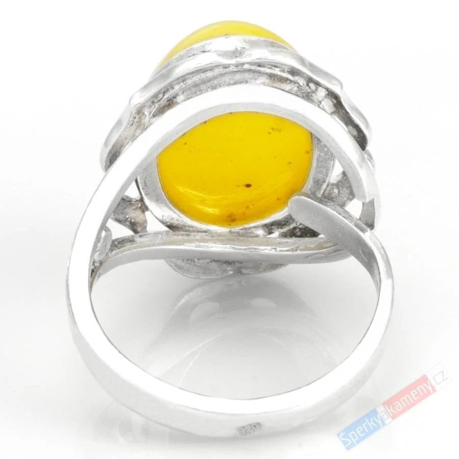 Stříbrný prsten (Ag 925/1000) se žlutým jantarem QA, vel. prstenu cca 22 x 18 mm (JA7266R)