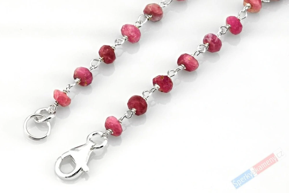Minimalistický stříbrný náhrdelník (Ag 925/1000) v boho stylu s rubínem, kyanitem a topazem QA, "šperk pro květinkovou vílu II" (RKT1216B)