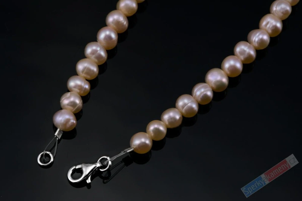 Originální minimalistický náhrdelník z lososových sladkovodních perel s přívěskem QA, stříbro Ag 925/1000, "šperk pro mořskou vílu ze Samarského moře" (PL5142S)