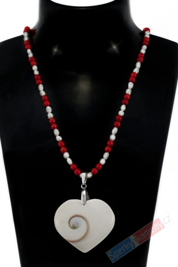 Originální náhrdelník v boho stylu ze sladkovodních bílých perel a korálu s přívěskem ze Shiva mušle ve tvaru srdce, stříbro Ag 925/1000, "šperk princezny ze Šalamounova moře" (PBS5445S)