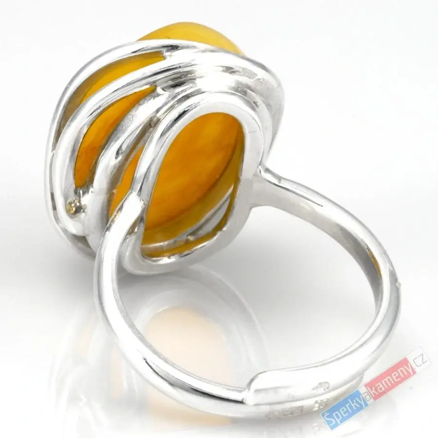 Stříbrný prsten (Ag 925/1000) se žlutým baltským jantarem QAA, cca 23 x 18 mm, VELIKOST 57/58, "sluníčko" (JA7410R)