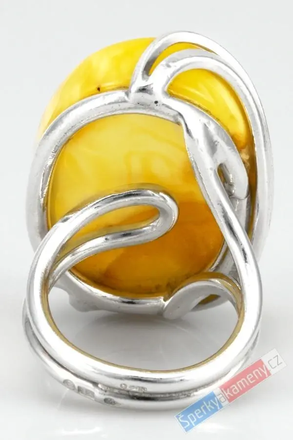 Velký stříbrný prsten (Ag 925/1000) se žlutým baltským jantarem QAA, ovál cca 31 x 22 mm, POUZE VELIKOST 57/58, "hřejivá síla jarního sluníčka" (JA1517R)