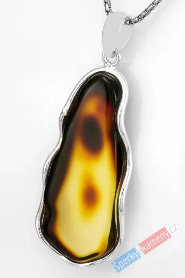 Velký stříbrný přívěsek (Ag 925/1000) s baltským jantarem QAA, plátek cca 54 x 25 mm, "zapadající slunce" (JA1354P)