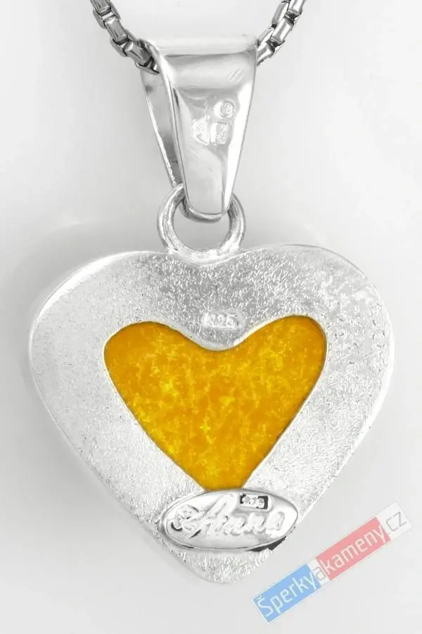 Stříbrný přívěsek (Ag 925/1000) se žlutým baltským jantarem QAA, srdce cca 26 x 29 mm, "srdce pro vílu ze slunečního království II" (JA1975P)