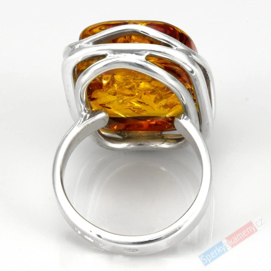 Velký stříbrný prsten (Ag 925/1000) s baltským jantarem QAA, vel. kamene cca 28 x 21 mm, "krása v barvě medu II", VELIKOST 58 (JA1412R)