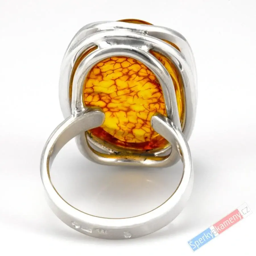Velký stříbrný prsten (Ag 925/1000) s baltským jantarem QAA, vel. kamene cca 31 x 20 mm, "krása v barvě lučního medu", VELIKOST 58 (JA1422R)
