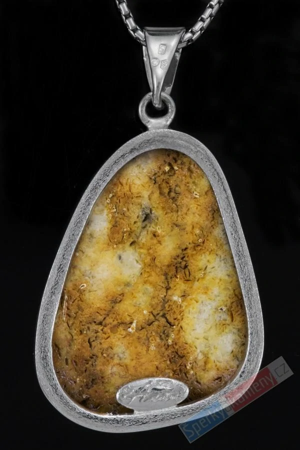 Větší stříbrný přívěsek (Ag 925/1000) s baltským bílým jantarem s inkluzemi QAA, kapka cca 44 x 33 mm, "bílá pěna na caffè latte" (JA2871P)