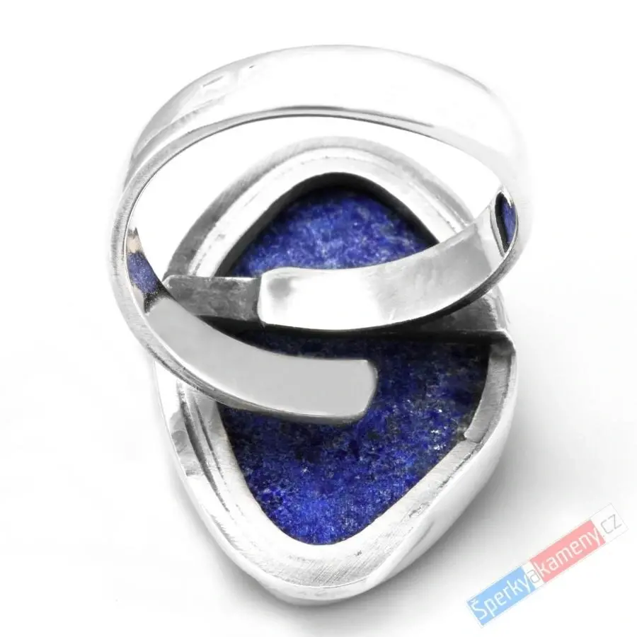 Velký stříbrný prsten (Ag 925/1000) s lapisem lazuli prorostlým pyritem QAA, cca 33 x 19 mm, "noční obloha posetá hvězdami III" (LL1465R)