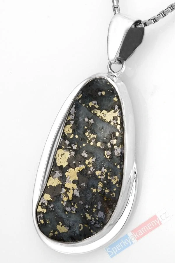 Větší unisex stříbrný přívěsek (Ag 925/1000) s galenitem prorostlým chalkopyritem a pyritem QA, cca 47 x 29 mm, "tmou zlaté hvězdy svítí" (GP2059P)