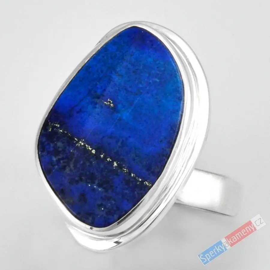 Stříbrný prsten (Ag 925/1000) s lapisem lazuli QAA, vel. kamene cca 29 x 20 mm, "noční obloha posetá hvězdami IV" (LL1579R)
