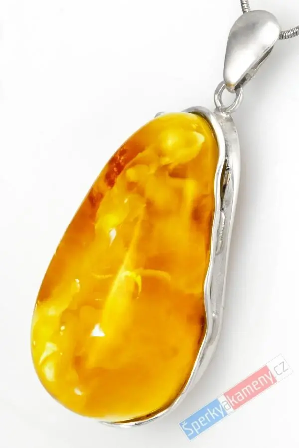 Velký stříbrný přívěsek (Ag 925/1000) s baltským jantarem QAA, cca 50 x 30 mm, "krása v barvě slunce" (JA3781P)