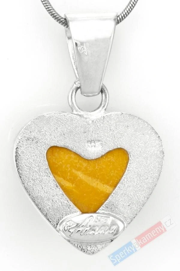 Stříbrný přívěsek (Ag 925/1000) s baltským bílým jantarem QAA, srdce cca 24 x 25 mm, "když se do žluté přidá smetana" (JA1246P)