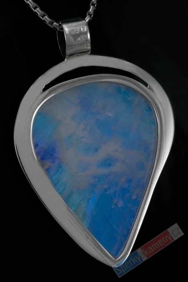 Větší stříbrný přívěsek (Ag 925/1000) s bílým měsíčním kamenem QAA, obrácená kapka cca 47 x 37 mm, nádherná modrá opalizace, "andělské zrcadlení II" (ME2807P)