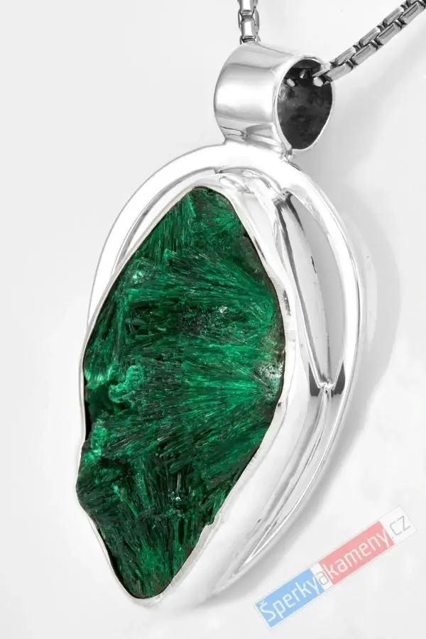 Stříbrný přívěsek (Ag 925/1000) s přírodním malachitem QAA, cca 39 x 27 mm, "zelený samet" (MA1923P)