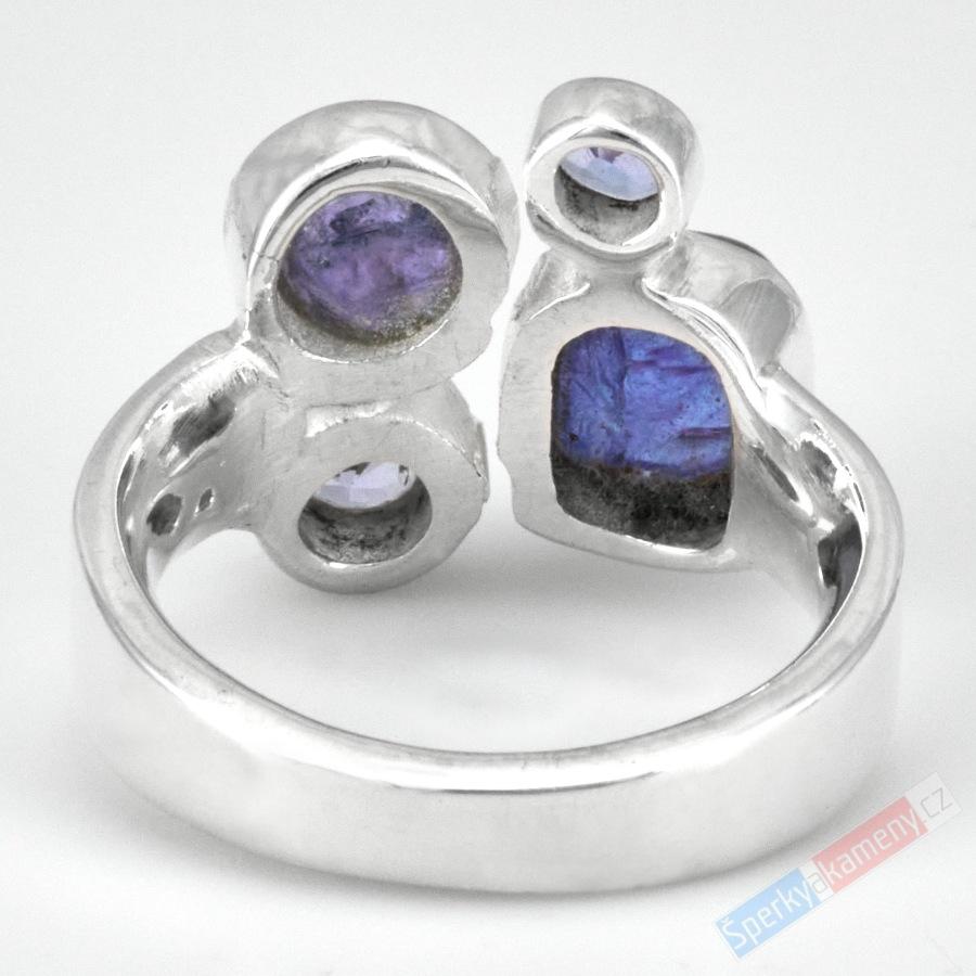 Originální stříbrný prsten (Ag 925/1000) s tanzanitem QA, čtyři kameny o celkové velikosti cca 16 x 18 mm, POUZE VELIKOST 59/60, RARITA (TZ5002R)