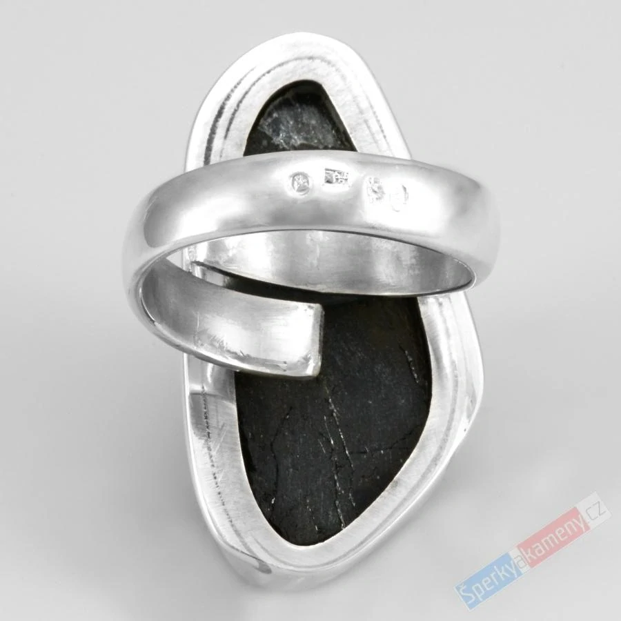 Velký stříbrný prsten (Ag 925/1000) s přírodním turmalínem skorylem QA, vel. kamene cca 34 x 18 mm "ochrana před negativní energii", VELIKOST 57 (TU1572R)
