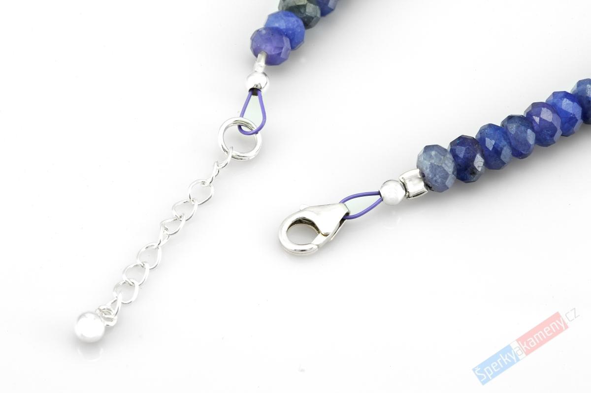 Náhrdelník z broušeného tanzanitu QA, mírně nepravidelné velké čočky cca 4 x 5 mm, stříbro Ag 925/1000, RARITA (TZ1942B) 