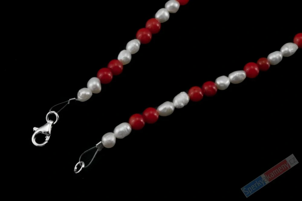 Originální náhrdelník v boho stylu ze sladkovodních bílých perel a korálu s přívěskem ze Shiva mušle ve tvaru srdce, stříbro Ag 925/1000, "šperk princezny ze Šalamounova moře" (PBS5445S)