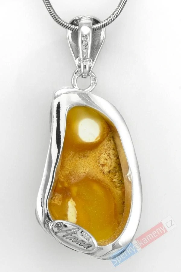 Unisex stříbrný přívěsek (Ag 925/1000) s baltským bílým jantarem prorostlým ve žlutém jantaru QAA, cca 34 x 21 mm "léčivá síla bílého jantaru II" (JA1649P)