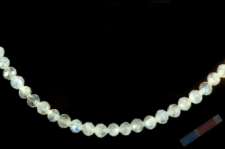 Náhrdelník z broušeného bílého měsíčního kamene QA, kuličky cca 4 mm, stříbro Ag 925/1000 (ME4844B)