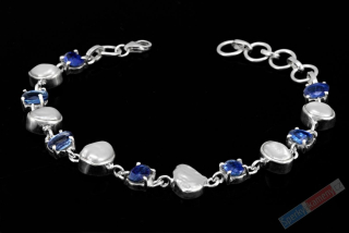 Originální stříbrný (Ag 925/1000) náramek s kyanitem QA a bílými sladkovodními perlami, sedm kamenů kyanitu a šest perel (KY2420NS) 