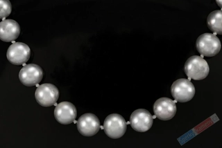Náhrdelník ze sladkovodních perel, prům. cca 8 mm, stříbrná barva, provazovaný (PS3631S)