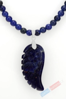 Náhrdelník ze sodalitu s přívěskem ve tvaru andělského křídla QA, stříbro Ag 925/1000 (S5808S)
