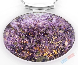 Velký stříbrný přívěsek (Ag 925/1000) s fenacitem prorostlým ve fluoritu s příměsí pyritu QA, ovál cca 38 x 54 mm, "galaxie slunce a hvězd", RARITA (FFP1936P)
