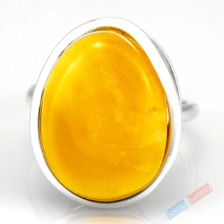 Stříbrný prsten (Ag 925/1000) se žlutým baltským jantarem QAA, cca 23 x 18 mm, VELIKOST 57/58, "sluníčko" (JA7410R)