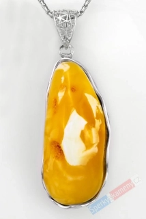 Velký stříbrný přívěsek (Ag 925/1000) s baltským bílým jantarem prorostlým ve žlutém jantaru QAA, cca 52 x 23 mm, "slunce s bílým mráčkem" (JA2493P)