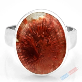 Stříbrný prsten (Ag 925/1000) s průřezem přírodního červeného korálu QA, vel. kamene cca 19 x 16 mm (K1513R)